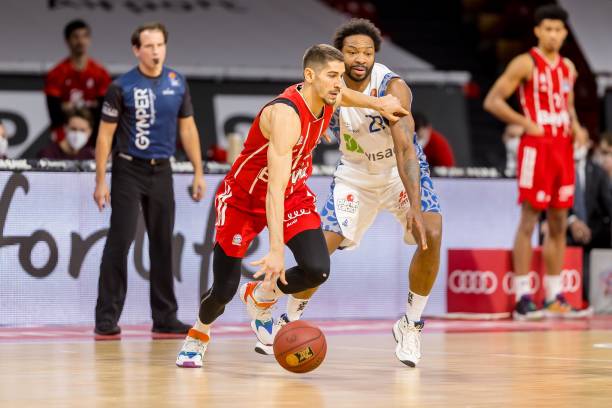 演着一个 演着一个